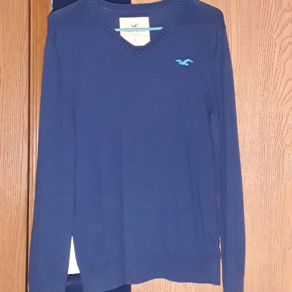 Hollister sweater